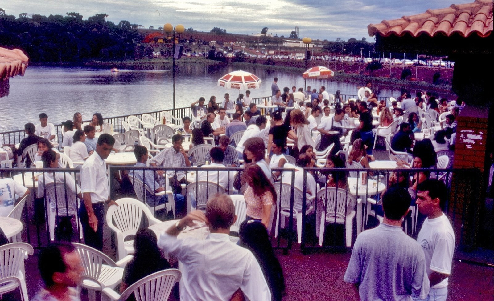 No restaurante do Lago - Década de 1990