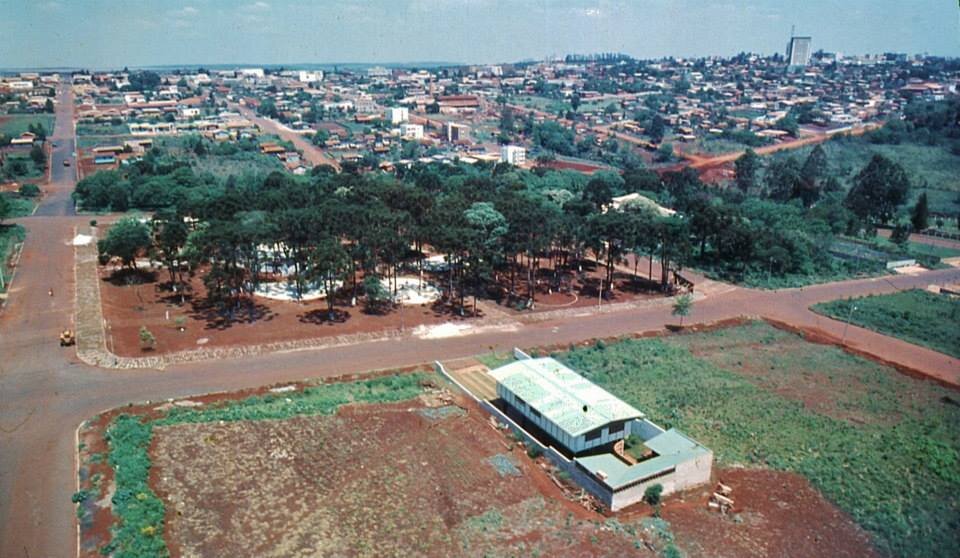 Construção da praça Parigot de Souza - Década de 1970